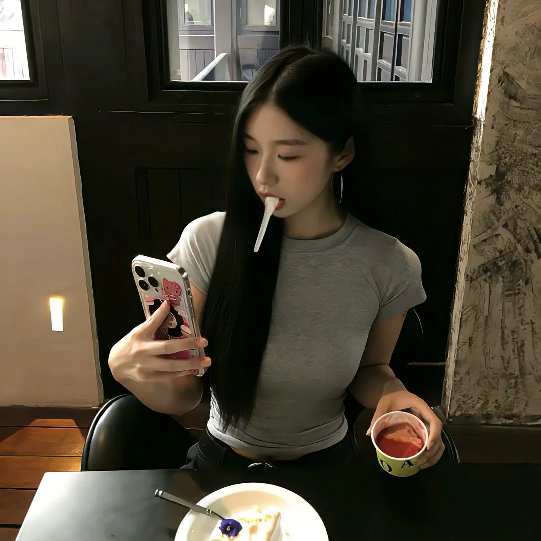 她来自胡志明市