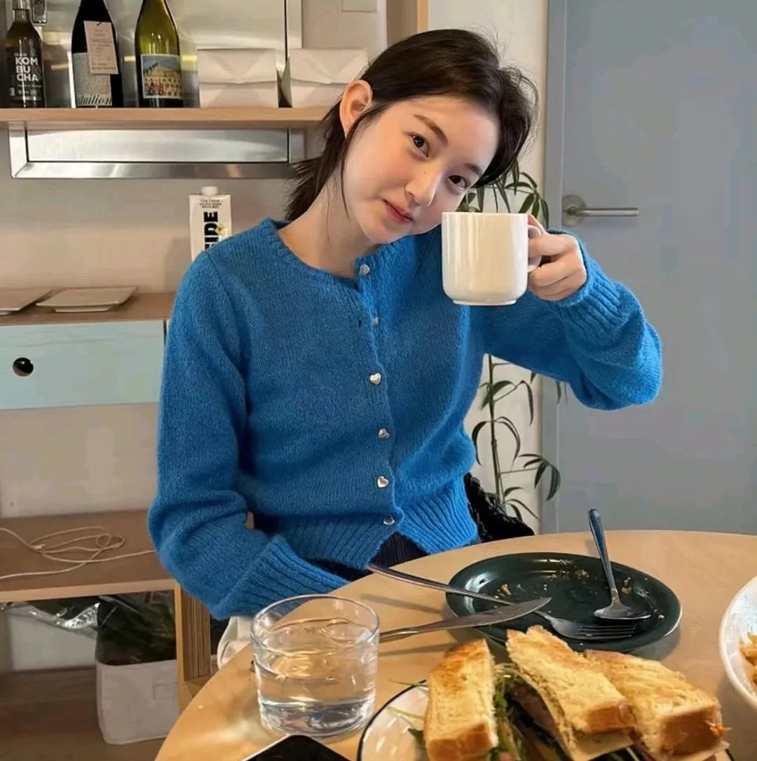 茜色少女